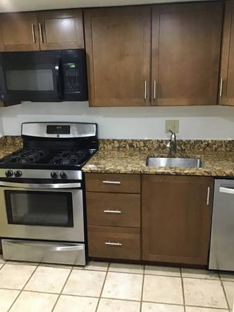 $2,000 / 2br - 1000ft2 - ALL Utilities Included in North Reston Condo Next to Lake Anne and RTC (Reston)64040030479107121