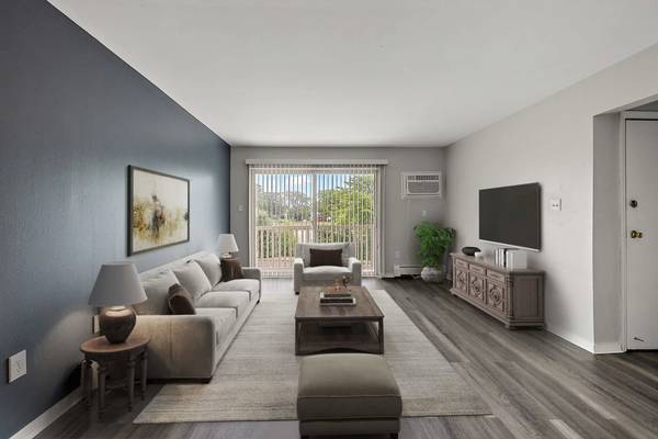 $800 / 1br - 725ft2 - WAIVED SEPTEMBER RENT AND APP FEES! BEAUTIFULLY RENOVATED 1/2 BEDROOM (Riverview)63926725633155122