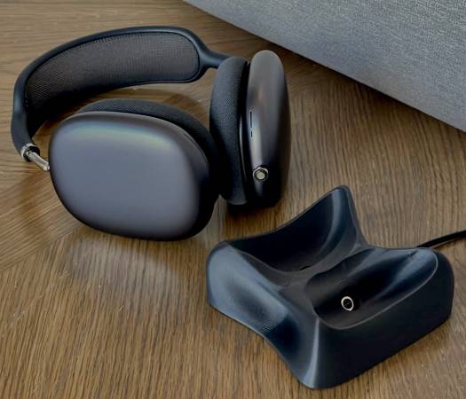 Custom 3D Printed Stand/Charger for Apple AirPods Max 1