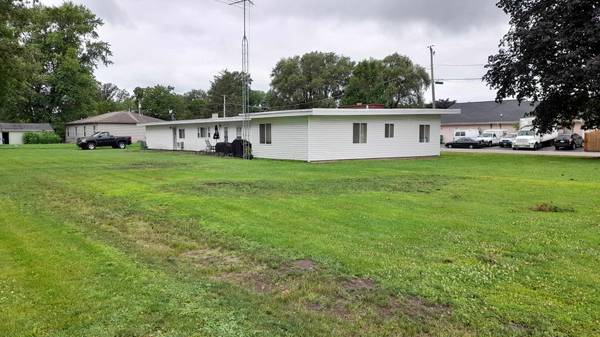$329,900 / 3br - 3200ft2 - Large Duplex Home On Large Lot. (Plano, IL)63918415944322122