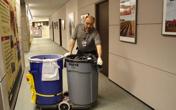 Se necesitan Day Porter (Limpieza de oficinas comerciales) 1