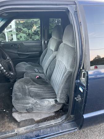 2000 Chevy S10 pickup 4 Cylinder 2 rwd, Automatic 1
