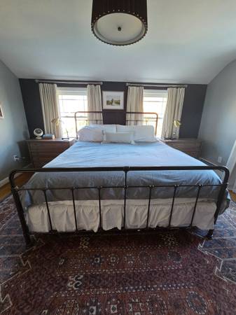 King sized wrought iron bed frame 1