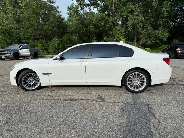 2015 bmw 750Li Xdrive - $11,000 (Fresh Meadow)63654707944961124