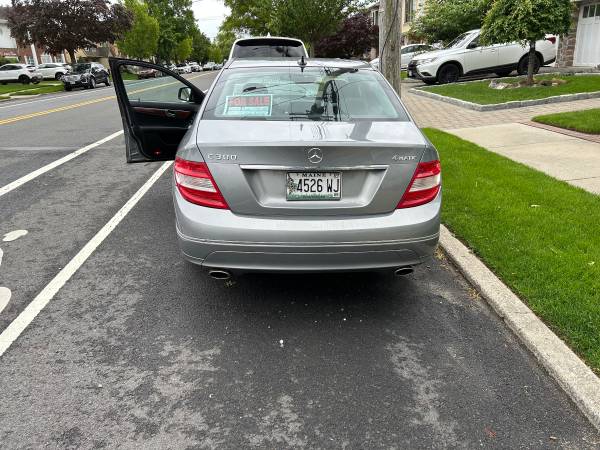 2008 Mercedes C300 4matic de lujo - $3,999 (Howard Beach)63654715849217124