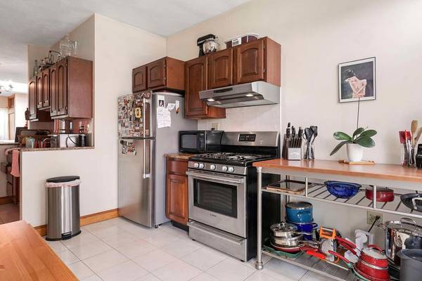 $3,650 / 2br - 1000ft2 - 1000 sq ft, Brick, Hdwd flrs, Gas lit Baldwin st. , Near T (Charlestown)63655366445315121
