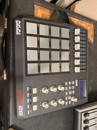 AKAI mpd26 midi controller 1