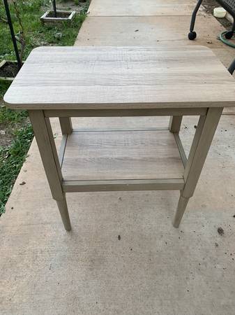 Gretna side table........T 25 1