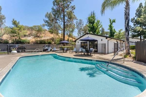 $2,070 / 2br - 850ft2 - 2 BR- UN MES GRATIS CON UN CONTRATO DE ARRENDAMIENTO DE 12-15 MESES (2660 Alpine Boulevard, Alpine, CA)63878584098819124