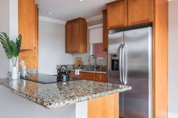 $4,095 / 2hab - 1011ft2 - Déjese llevar por el estilo de vida de lujo definitivo en Bay Tree Apartment Homes (los gatos)63847331201793121