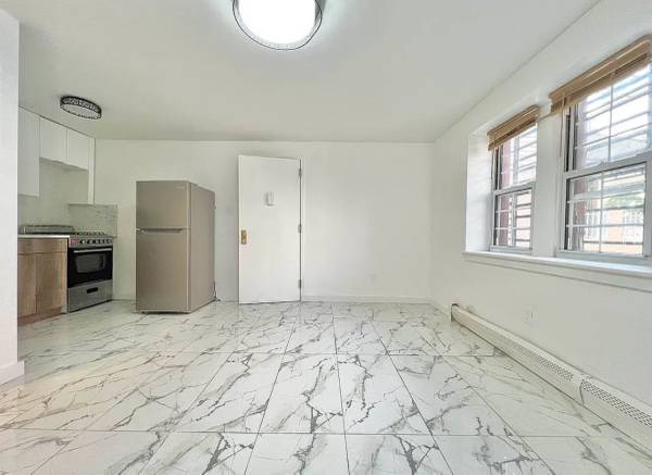 $2,000 ✨ Bushwick Studio Gem – Spacious, Bright & Steps to J Train! (Brooklyn)63684780976771121