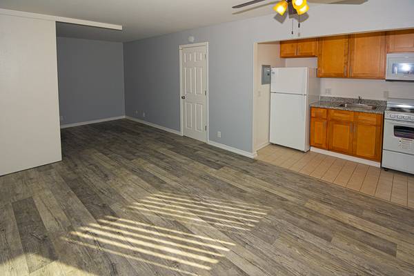 A/C studio nr Google w/all wood flr, granite, b/i micro. Dressing area 1