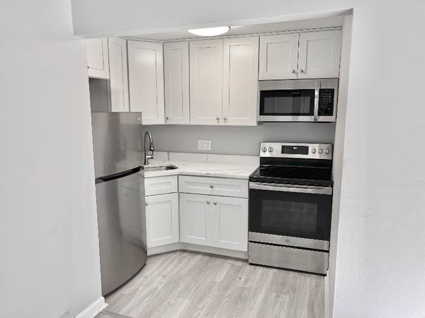 $1400.00 / 1br - Completely renovated 1 bedroom.64017047902595122