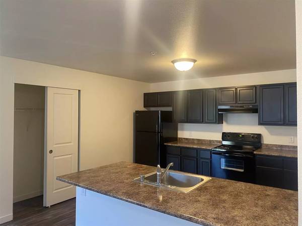 $1,550 / 2br - 938ft2 - Great 2 bed, 2 bath and your own private washer/dryer! Visit today! (Vancouver)63820882640641120