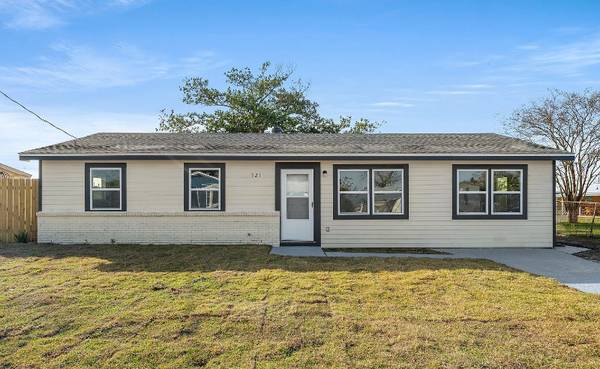 $1800.00 / 3br - 1140ft2 - Charming 3 Bedroom with HUGE backyard.63910447513859120