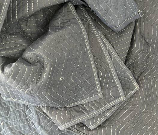 5 quilted moving blankets 1