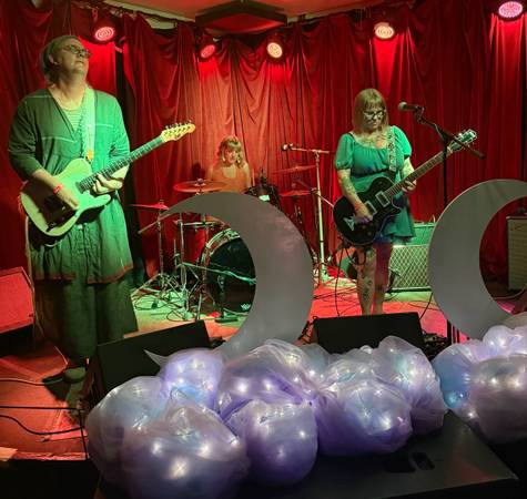 Banda garage-gaze feminista y queer necesita un bajista (Denver)