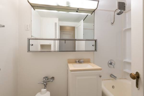 $1,045 / 350ft2 - Historic Character, Capitol Hill Cool. 6 WEEKS FREE! (First Hill / Capitol Hill / Downtown)63945099055362120