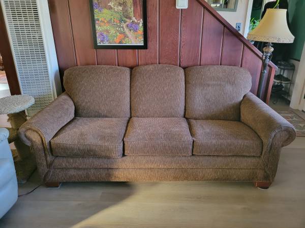 La-Z-Boy Couch- queen sofa sleeper with air…and pump 1