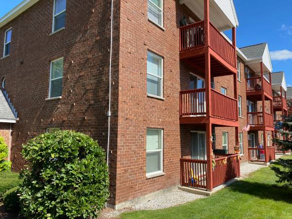 $1,861 / 2br - 875ft2 - Calling all renters! 1st Flr.  2 bedroom with Heat included! (90 Powers Street, Milford, NH)63656278365315122