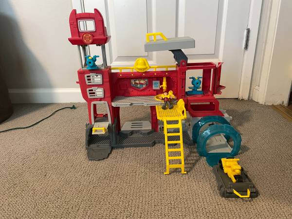 Playskool Transformers Rescue Bots Headquarters Playset 1