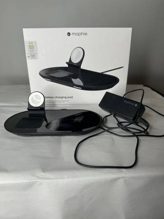 Mophie 3 in 1 charging station for iphone 1
