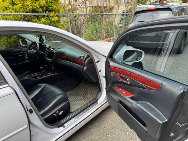 2008 Lexus LS460 pearl white Loaded looks/drives like new L@@K - $6,999 (Brooklyn)63614836267267123