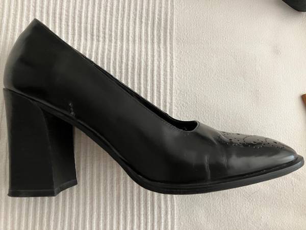 BCBG Max Azria Square-Toe Block-Heel Pumps Size 6.5B 3.5" - $25 (Harlem / Morningside)63471466321283123