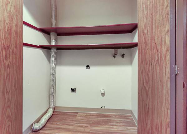 $1,295 / 1br - SE Portland 1B - 15 Miles to Portland, Dining Table Space, WD Hookups (SE Portland)63914740372482123