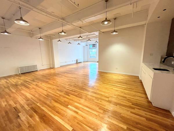 $5,450 / 1700ft2 - 🛑*$5450*SINK*BALCONY*OPEN LOFT*DOORMAN BUILDING* (Midtown West)63689806873859122