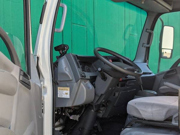 2017 Isuzu NRR Crew Cab - Photo 8