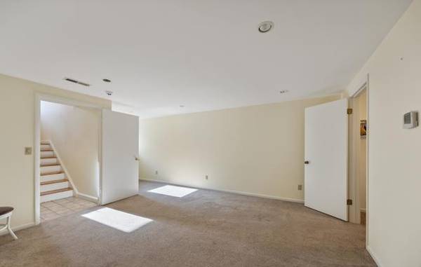 $2,450 / 1br - 1668ft2 - bright and very open living room/dining64010164938243122