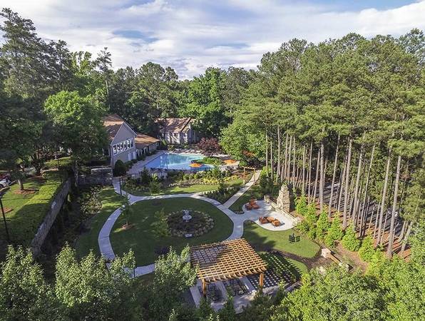 $1,089 / 2br - 1146ft2 - Four-legged friends welcome! Enjoy our pet-friendly 2 BD / 2 BA. (Stone Mountain - Stone Mountain)63964265305859124