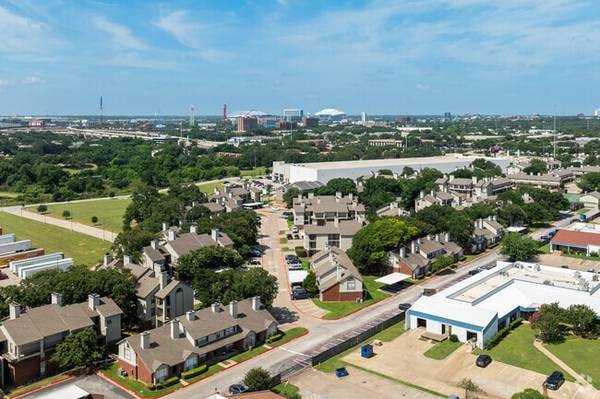 $1,275 / 1br - 902ft2 - Dining Room, Ice Maker, Fitness Center (1450 N Watson Rd, Grand Prairie, TX)63622615710467121