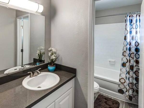 $2,642 / 2br - 775ft2 - Apartamento Mejorado, Piso de Madera, Balcón en Apartamentos Seleccionados63657343161475124