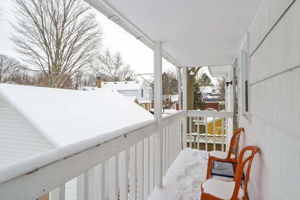 $1,350 / 1br - 480ft2 - Located right across from Wicks Park and the chain ferry (Saugatuck)63618866314241122