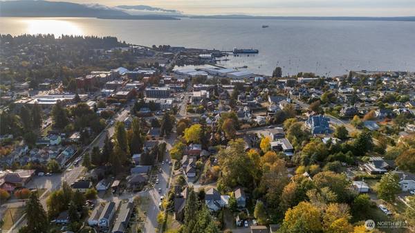 $975,000 / 4br - 2907ft2 - JUST LISTED | Historic Fairhaven Gem with Bay Views and Charm (Bellingham)64141618759297121