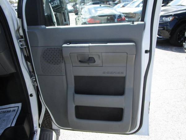 2011 Ford Econoline E-350 XLT - Photo 15
