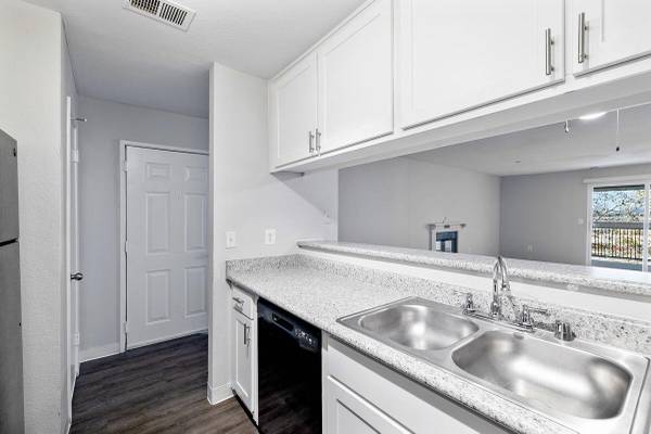 $1,711 / 1br - 592ft2 - Stove, Controlled Entry Access, Private Balcony or Patio (hercules, pinole, san pablo, el sob)63847331098369120