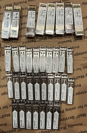 SFPs : 27 x FTLF8524P2NBV, 6 x FTLX8511D3, 2 x JDSU 1
