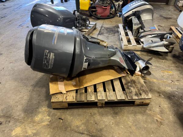 Motor de barco fueraborda Yamaha de 2004, 225 hp F225 de 4 tiempos, 25", motor V6 en funcionamiento - $5.750 (Seabrook, NH)63437886245121124