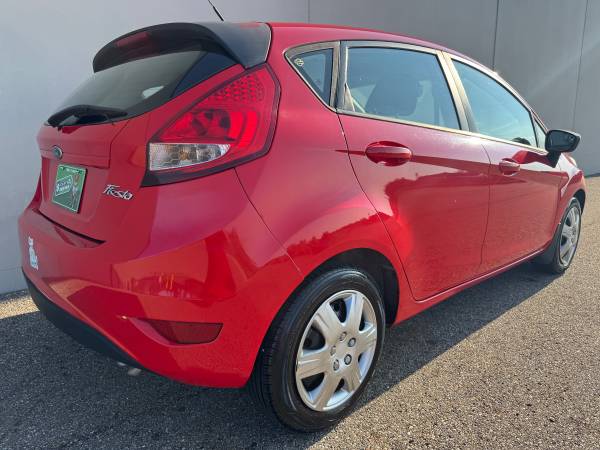2013 Ford Fiesta SE - ¡Excelente rendimiento de combustible! - ¡39 MPG! - Solo 102 mil millas! - $3,995 (4623 State Route 43, Kent, Ohio)63436134756353124
