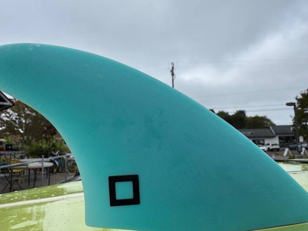 Lost half (new) twin fin pair, blue keel (santa cruz)63654740111747121