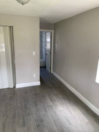 $1,895 / 2br - 1900ft2 - 3318 NW 50 Street (Miami)64051005249667121