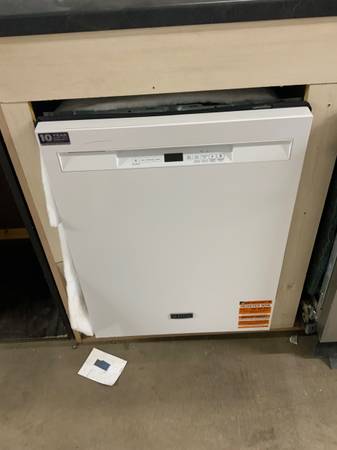 **MAYTAG WHITE 24” BUILT IN DISHWASHER**ON SALE NOW** 1