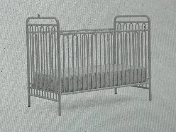 Free crib still in box (East Flatbush)63923588147331120