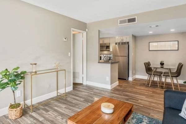 $811 / 1br - 600ft2 - Quartz Countertops, Dog Park, Patio or Balcony (La Mancha.)64024999428355120