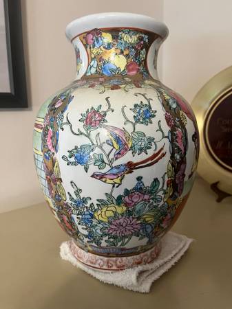 Chinese Antique Geisha Pattern Porcelain Vase - $50 (Sugar Hill)63470455761665121
