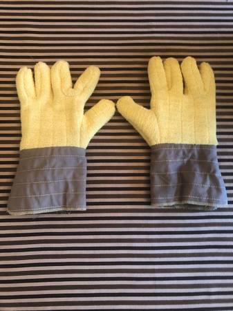 Heat Resistant Kitchen Gloves 1