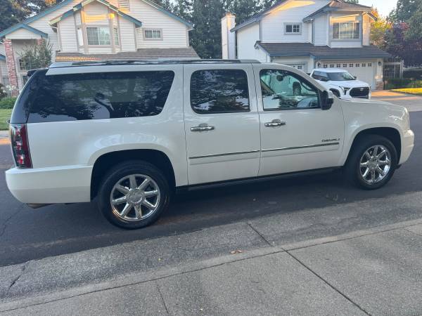 2010 GMC Yukon Denali XL AWD - $18,500 (Lincoln)63619189477505121
